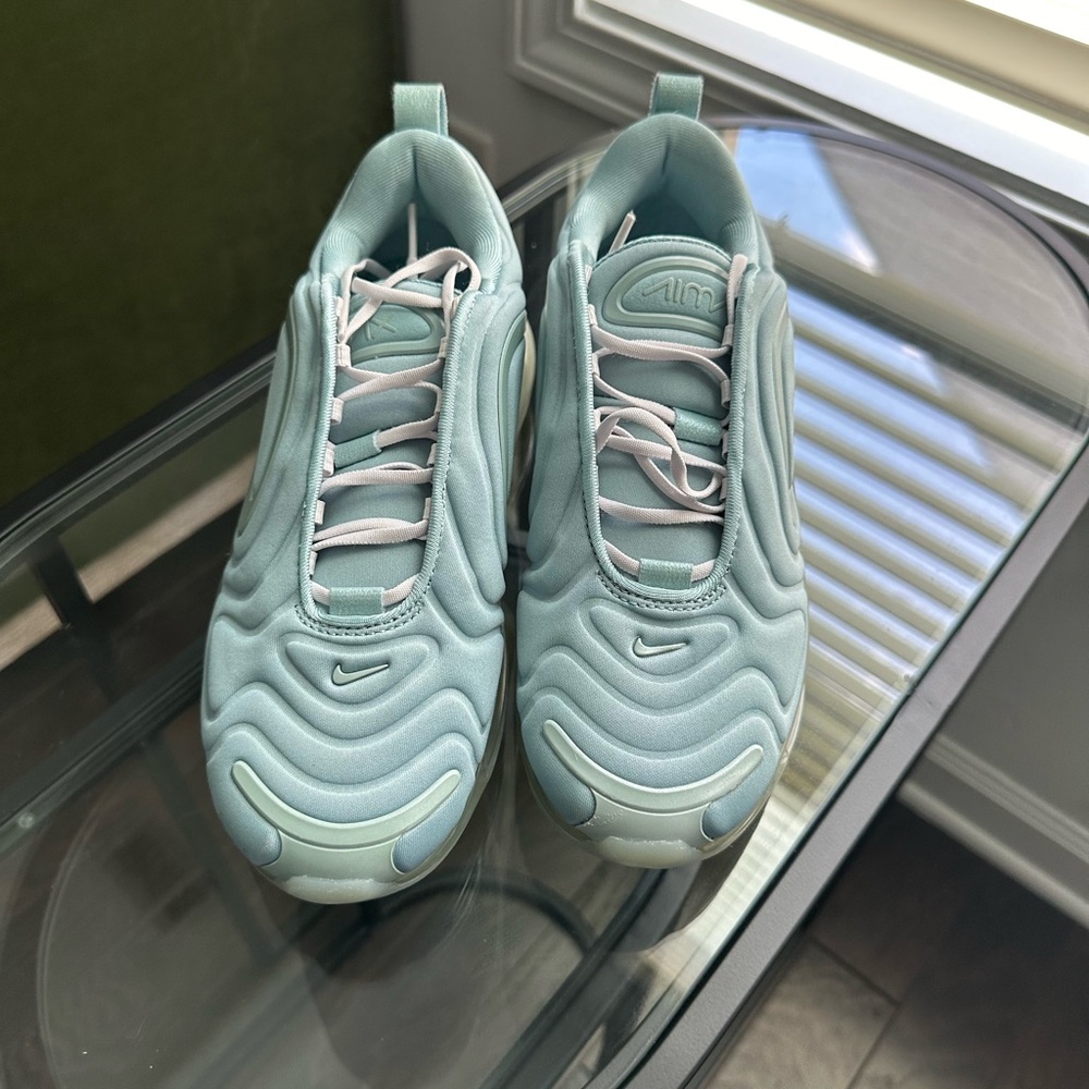 Nike Women’s Air Max 720 SE